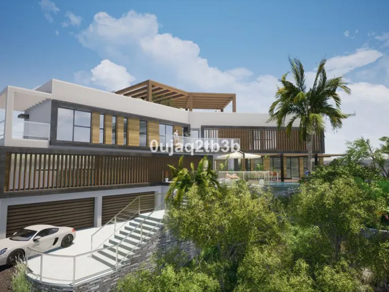 Magnificent plot in a great location and walking distance to Sports center, commercial center, services and amenities. There is a project to build a very large house taking advantage of the slope in the plot. South-West oriented. El Rosario is a consolida