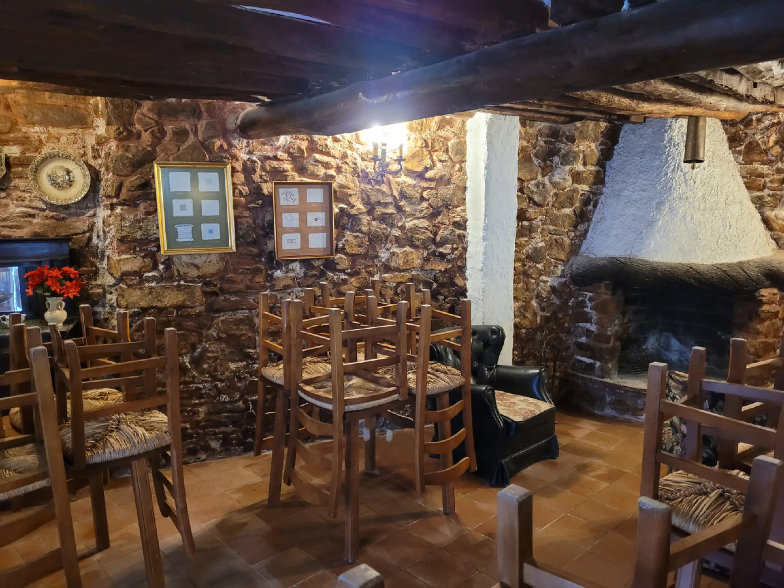 Commercial - Hotel в продаже в El Burgo, Málaga. В доме 13 спален и 13 ванных комнат. Площадь дома 536 м²