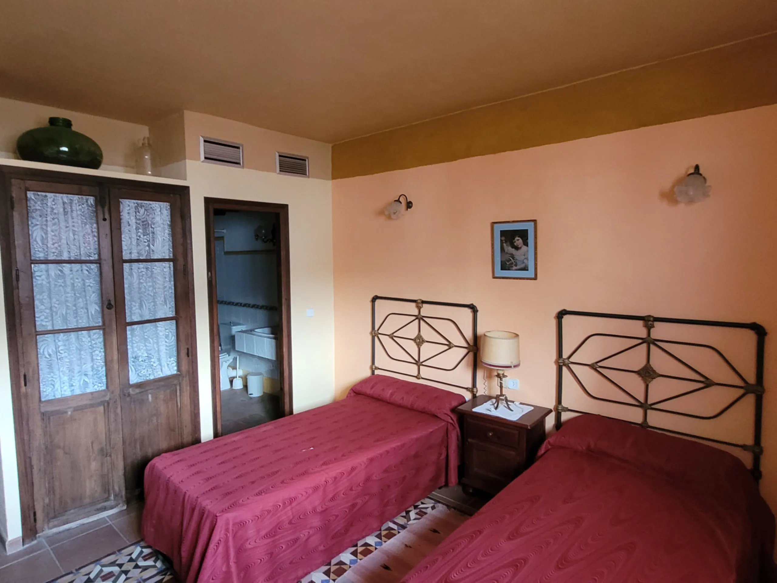 Commercial - Hotel в продаже в El Burgo, Málaga. В доме 13 спален и 13 ванных комнат. Площадь дома 536 м²