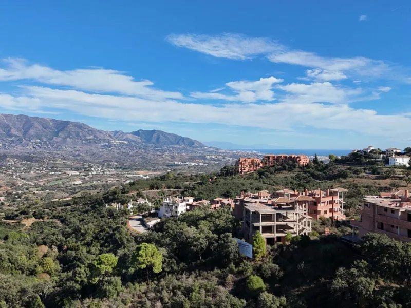 Elegant Modern Villa with Panoramic Sea Views in La Mairena, Marbella