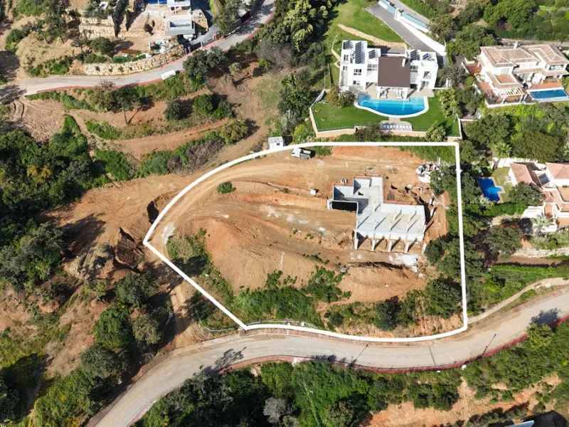 Elegant Modern Villa with Panoramic Sea Views in La Mairena, Marbella