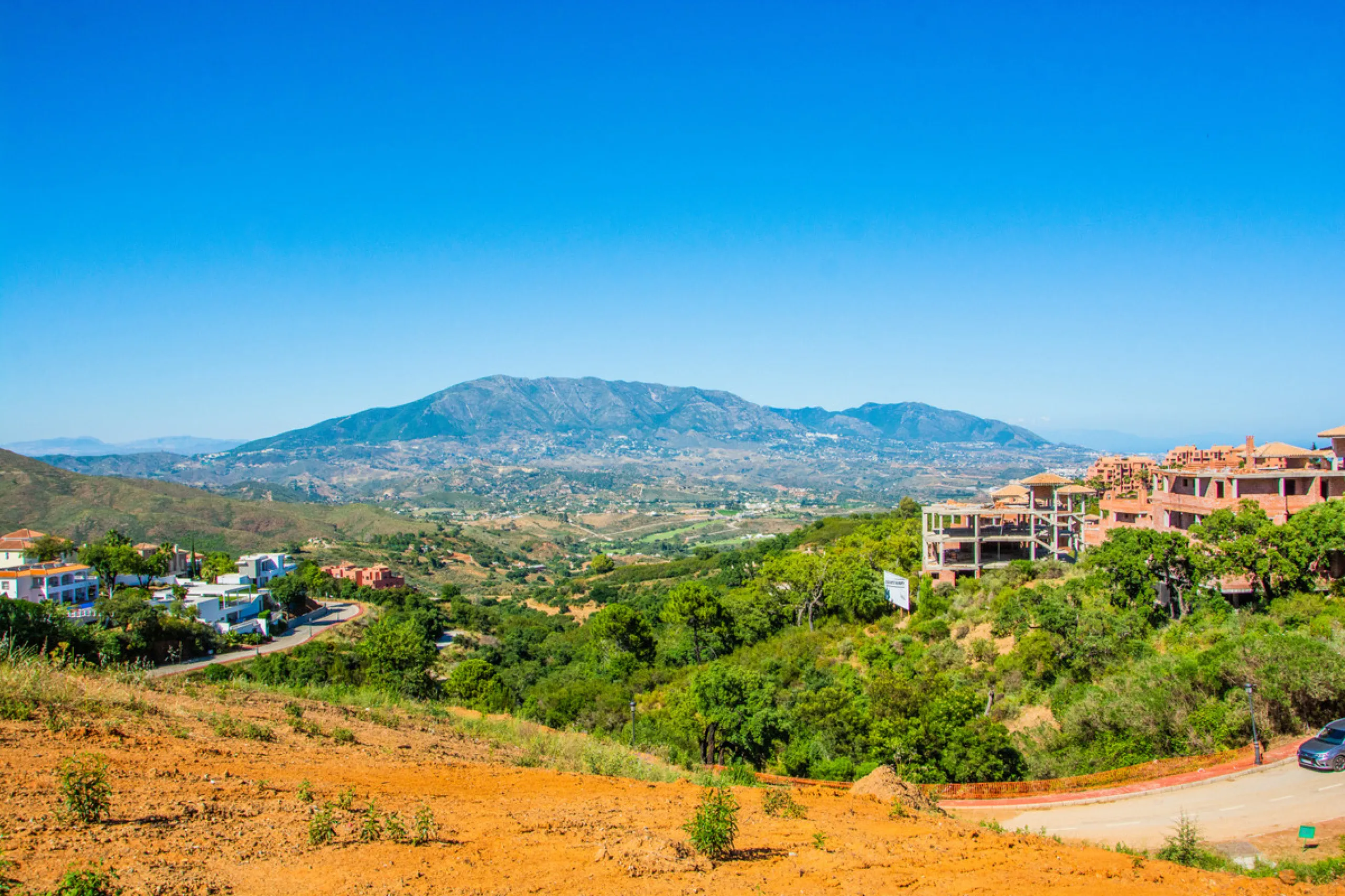 Elegant Modern Villa with Panoramic Sea Views in La Mairena, Marbella