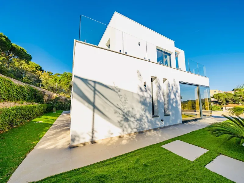 Newly built sea view house in Los Pinares, Lloret de Mar, Costa Brava