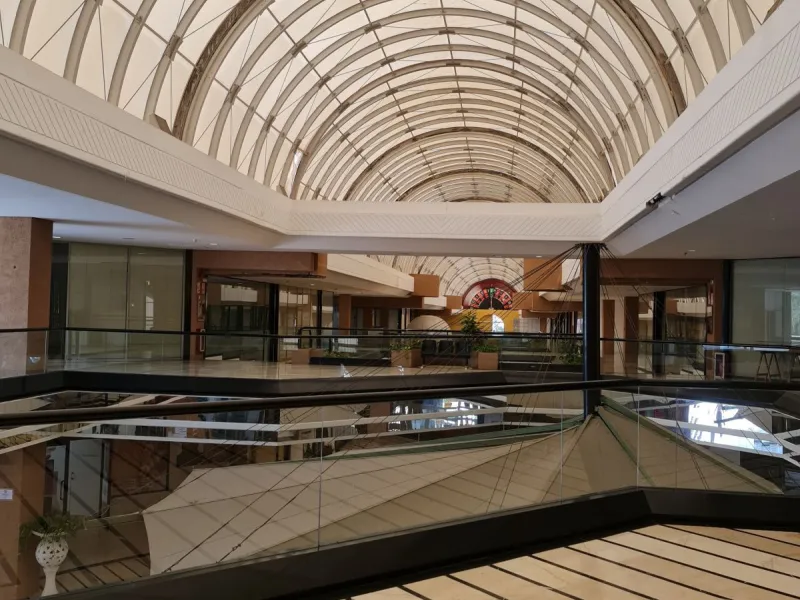Nice 156 m2  plus  20  M2  terrace m2 office on the top floor of a large commercial business center, in Puerto Banus, a step away from the   famous  CORTE INGLES.