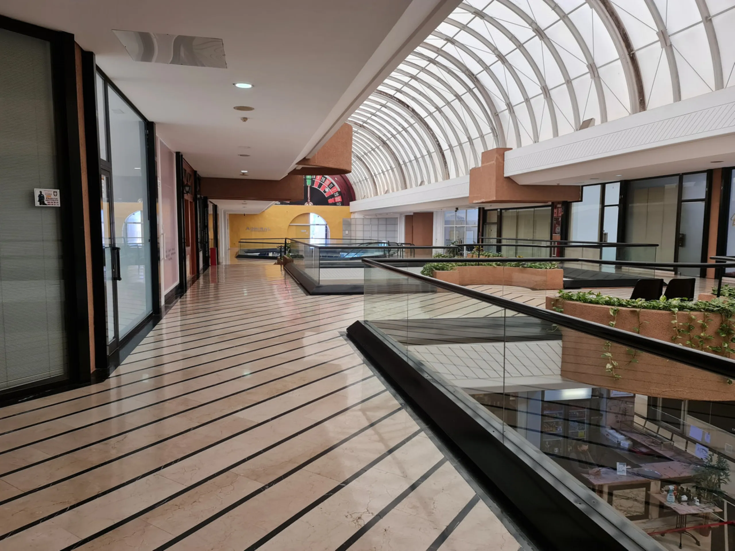 Nice 156 m2  plus  20  M2  terrace m2 office on the top floor of a large commercial business center, in Puerto Banus, a step away from the   famous  CORTE INGLES.