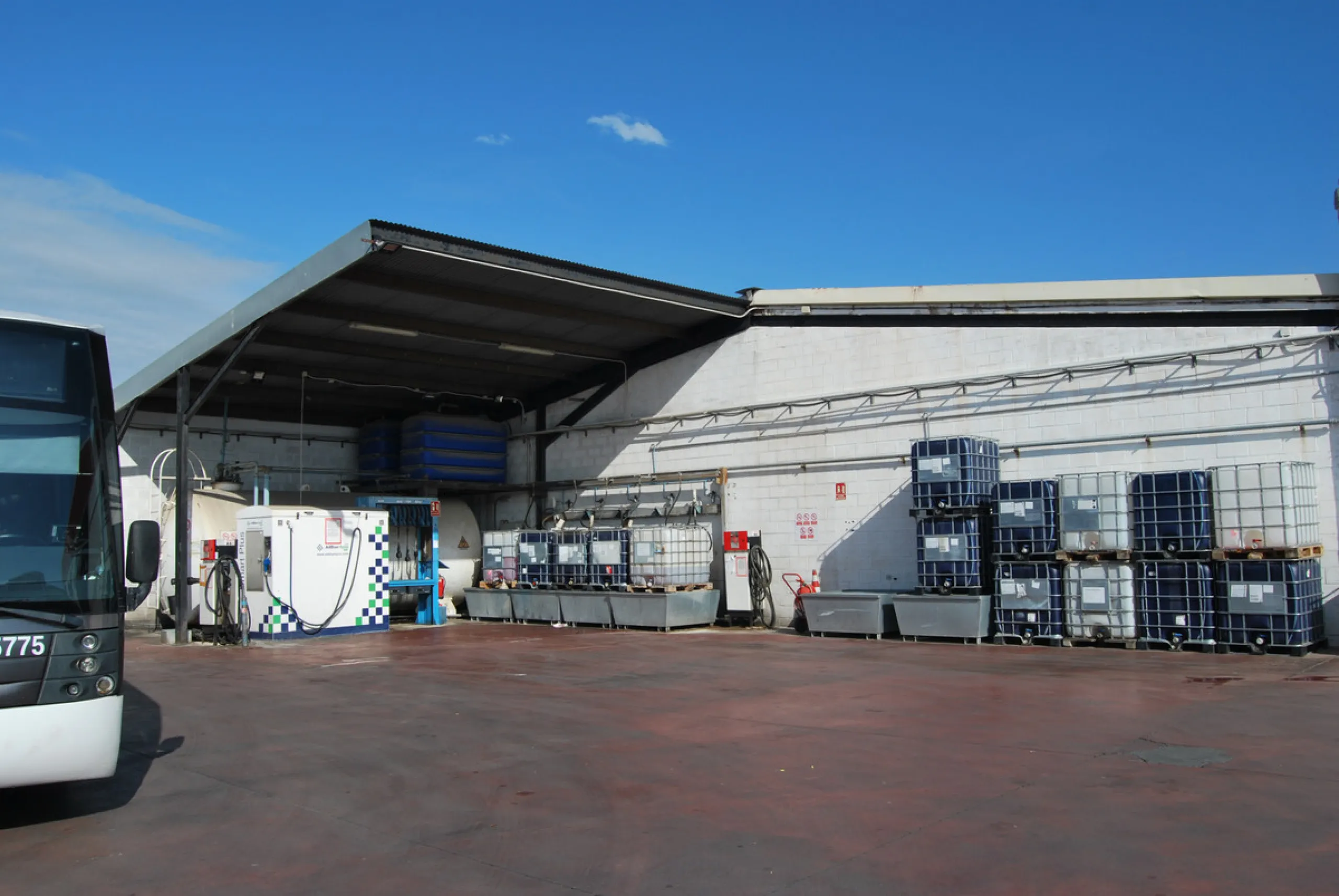 Commercial - Business в продаже в Marbella, Málaga. Площадь дома 1792 м²