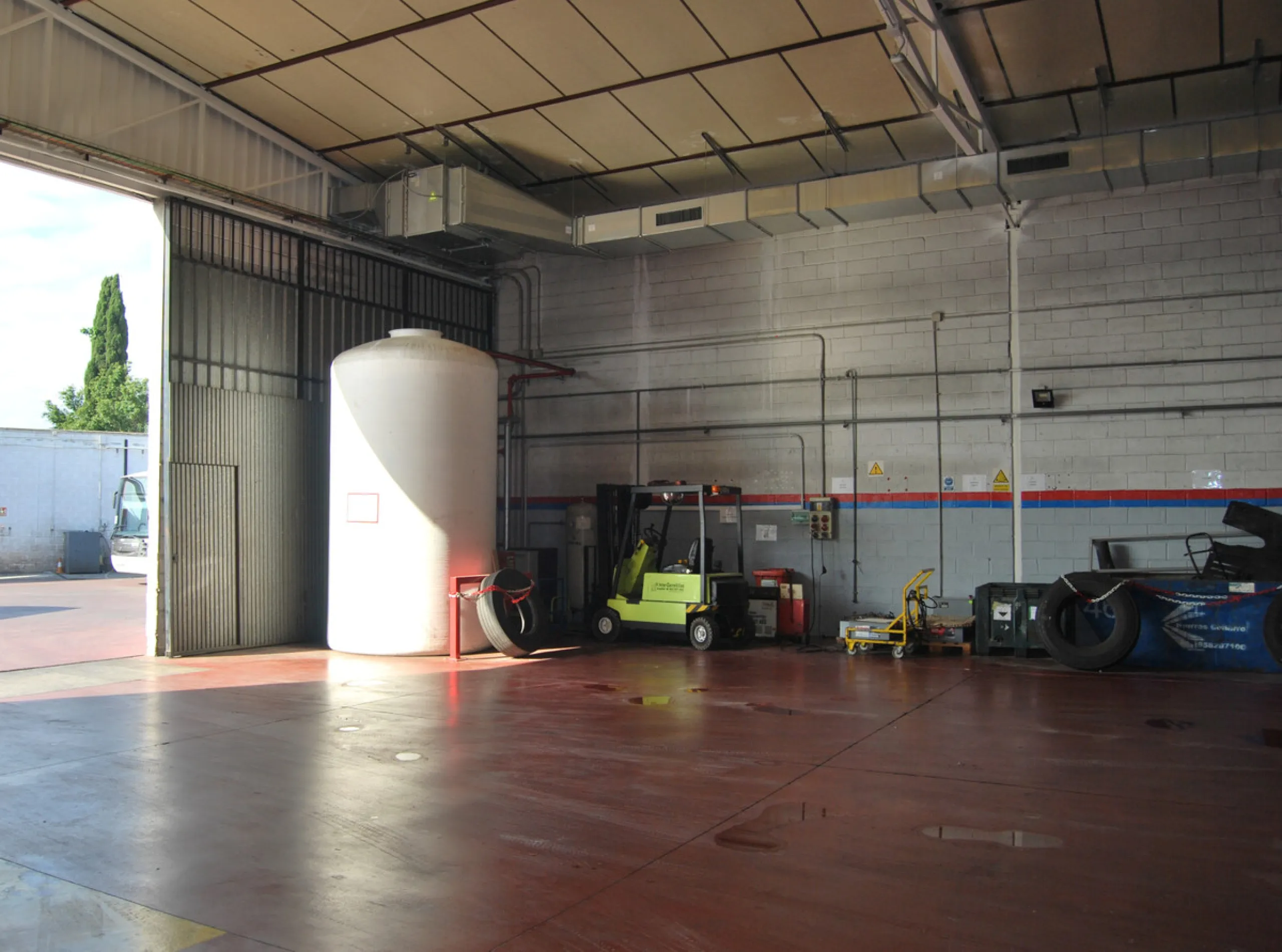 Commercial - Business в продаже в Marbella, Málaga. Площадь дома 1792 м²
