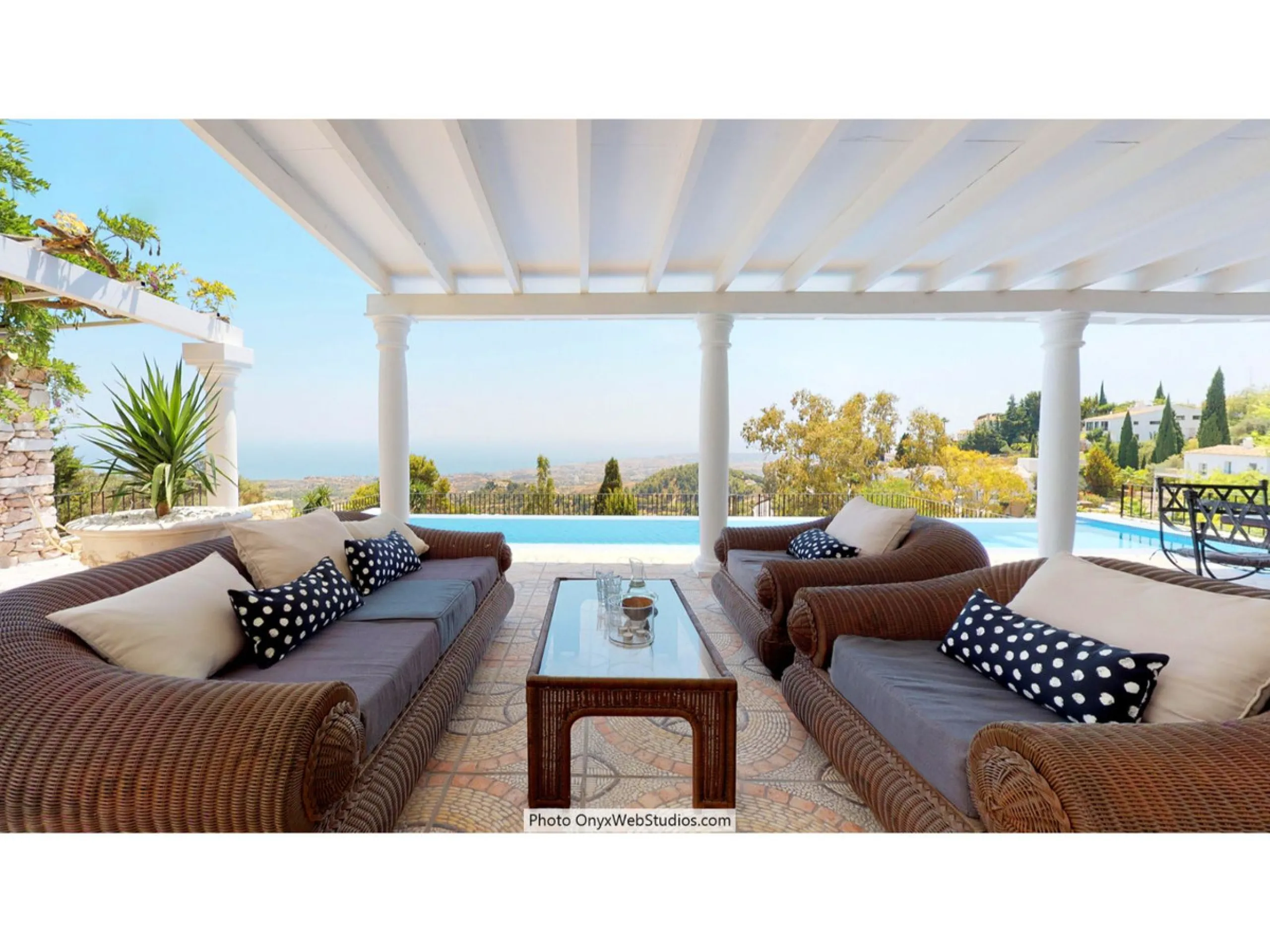 House - Detached Villa в продаже в Mijas, Málaga. В доме 9 спален и 8 ванных комнат. Площадь дома 1135 м². Площадь участка 6000 м²