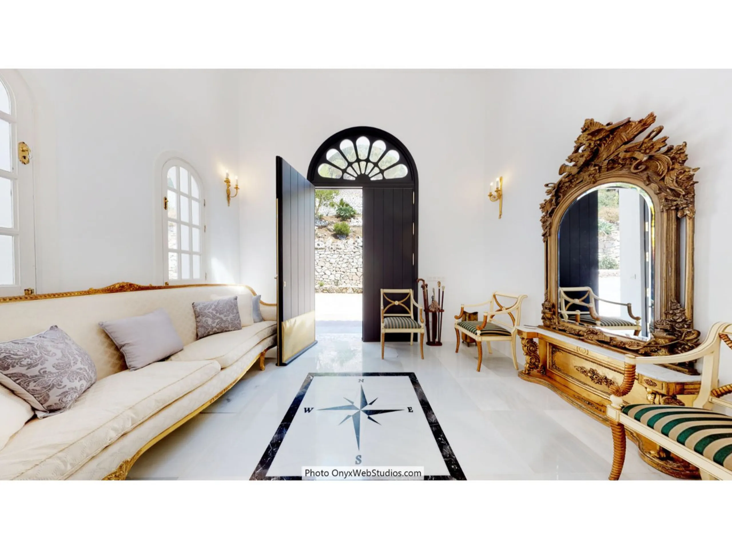 House - Detached Villa в продаже в Mijas, Málaga. В доме 9 спален и 8 ванных комнат. Площадь дома 1135 м². Площадь участка 6000 м²