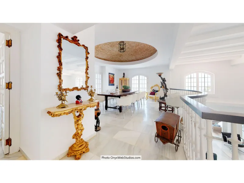 House - Detached Villa в продаже в Mijas, Málaga. В доме 9 спален и 8 ванных комнат. Площадь дома 1135 м². Площадь участка 6000 м²