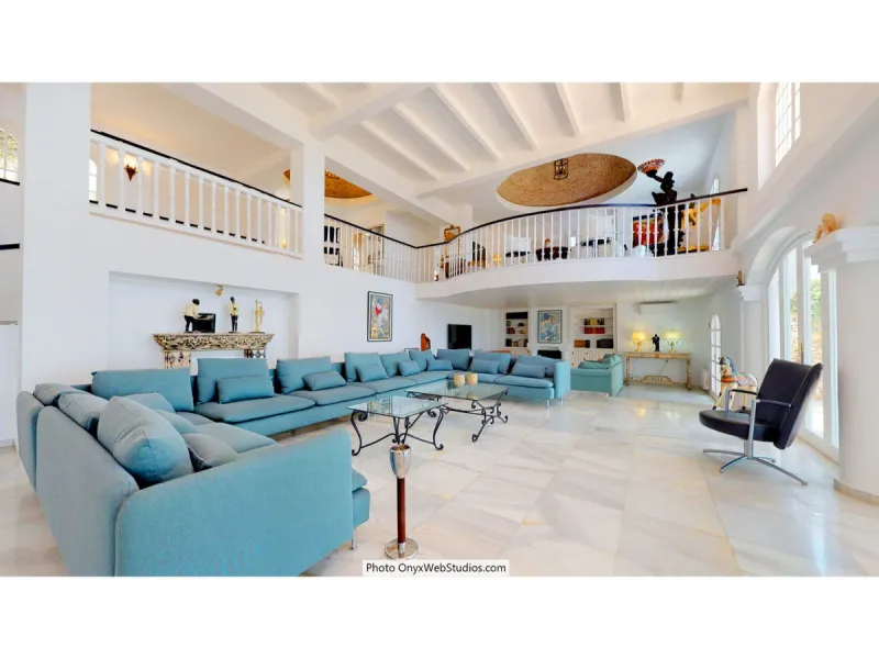 House - Detached Villa в продаже в Mijas, Málaga. В доме 9 спален и 8 ванных комнат. Площадь дома 1135 м². Площадь участка 6000 м²