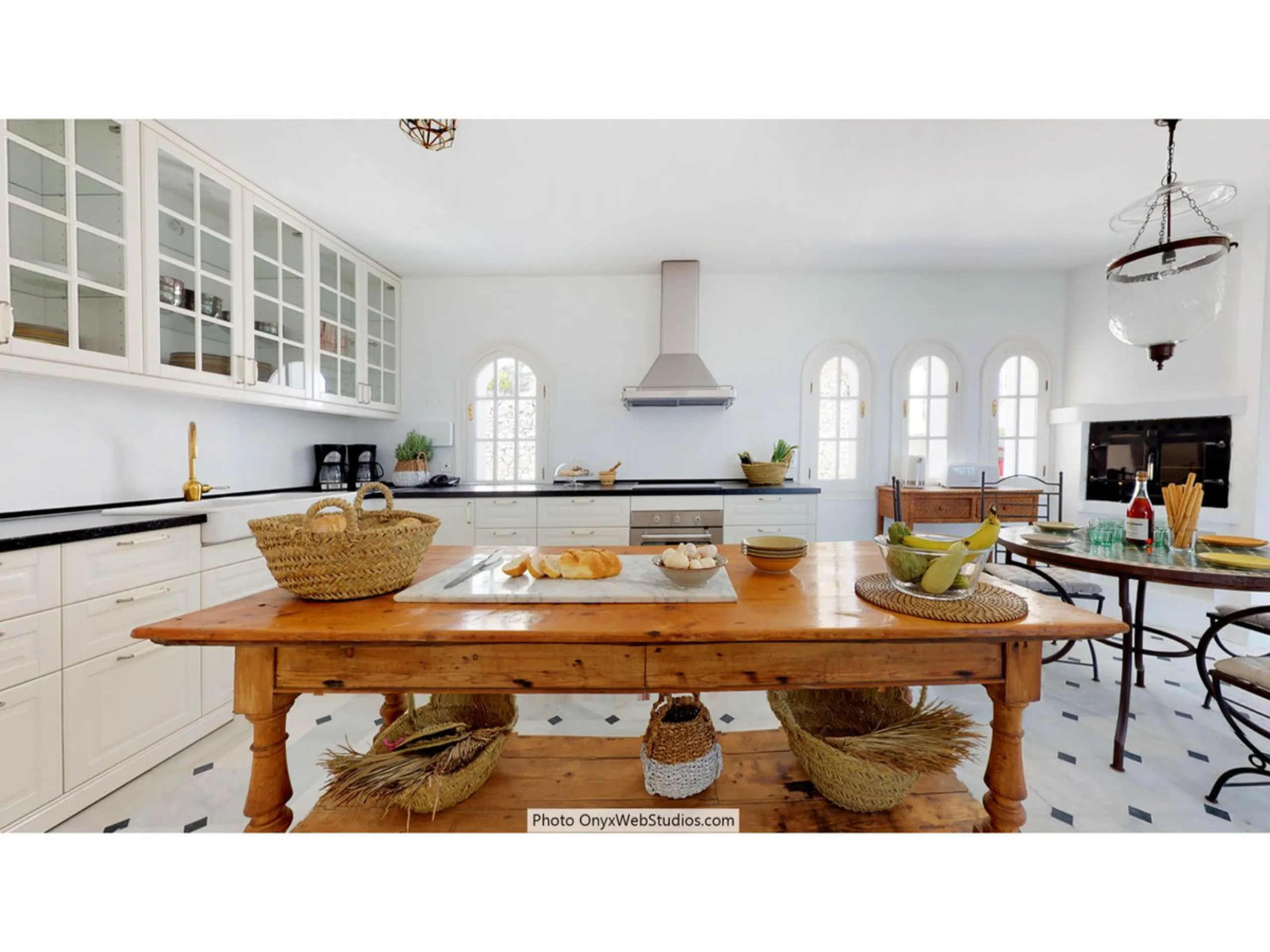 House - Detached Villa в продаже в Mijas, Málaga. В доме 9 спален и 8 ванных комнат. Площадь дома 1135 м². Площадь участка 6000 м²