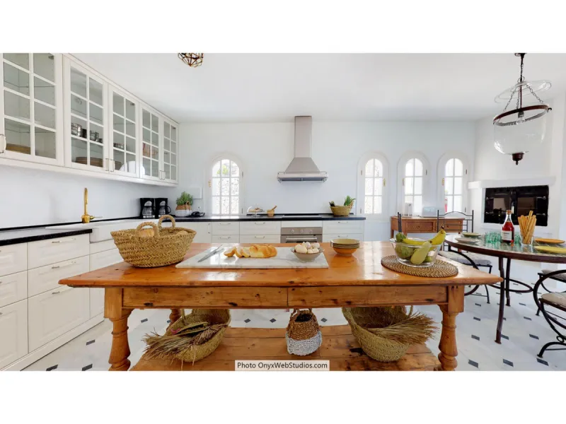 House - Detached Villa в продаже в Mijas, Málaga. В доме 9 спален и 8 ванных комнат. Площадь дома 1135 м². Площадь участка 6000 м²