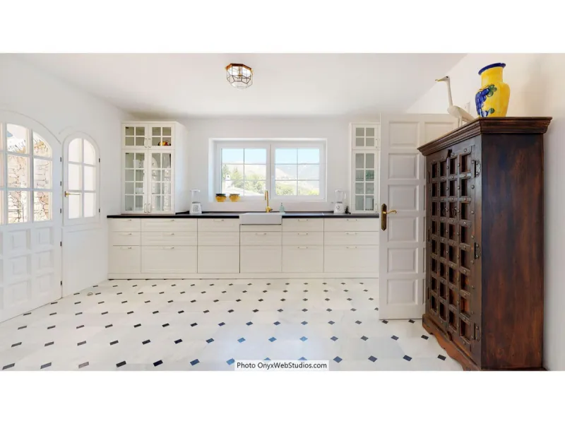 House - Detached Villa в продаже в Mijas, Málaga. В доме 9 спален и 8 ванных комнат. Площадь дома 1135 м². Площадь участка 6000 м²