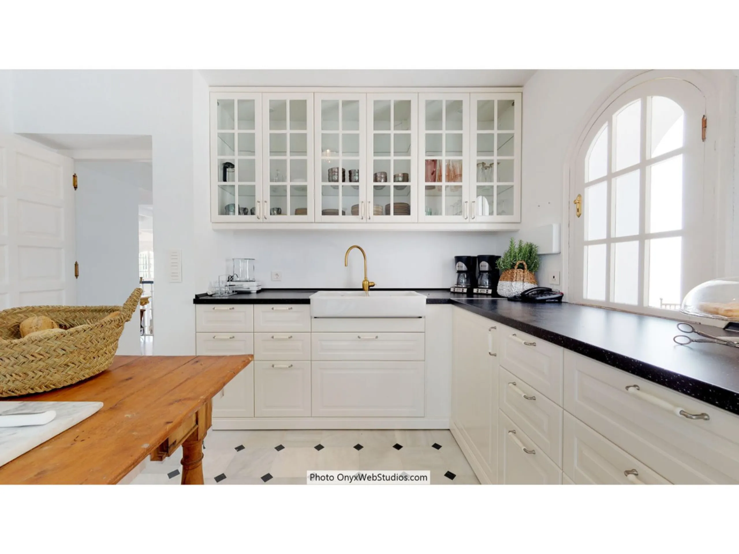 House - Detached Villa в продаже в Mijas, Málaga. В доме 9 спален и 8 ванных комнат. Площадь дома 1135 м². Площадь участка 6000 м²