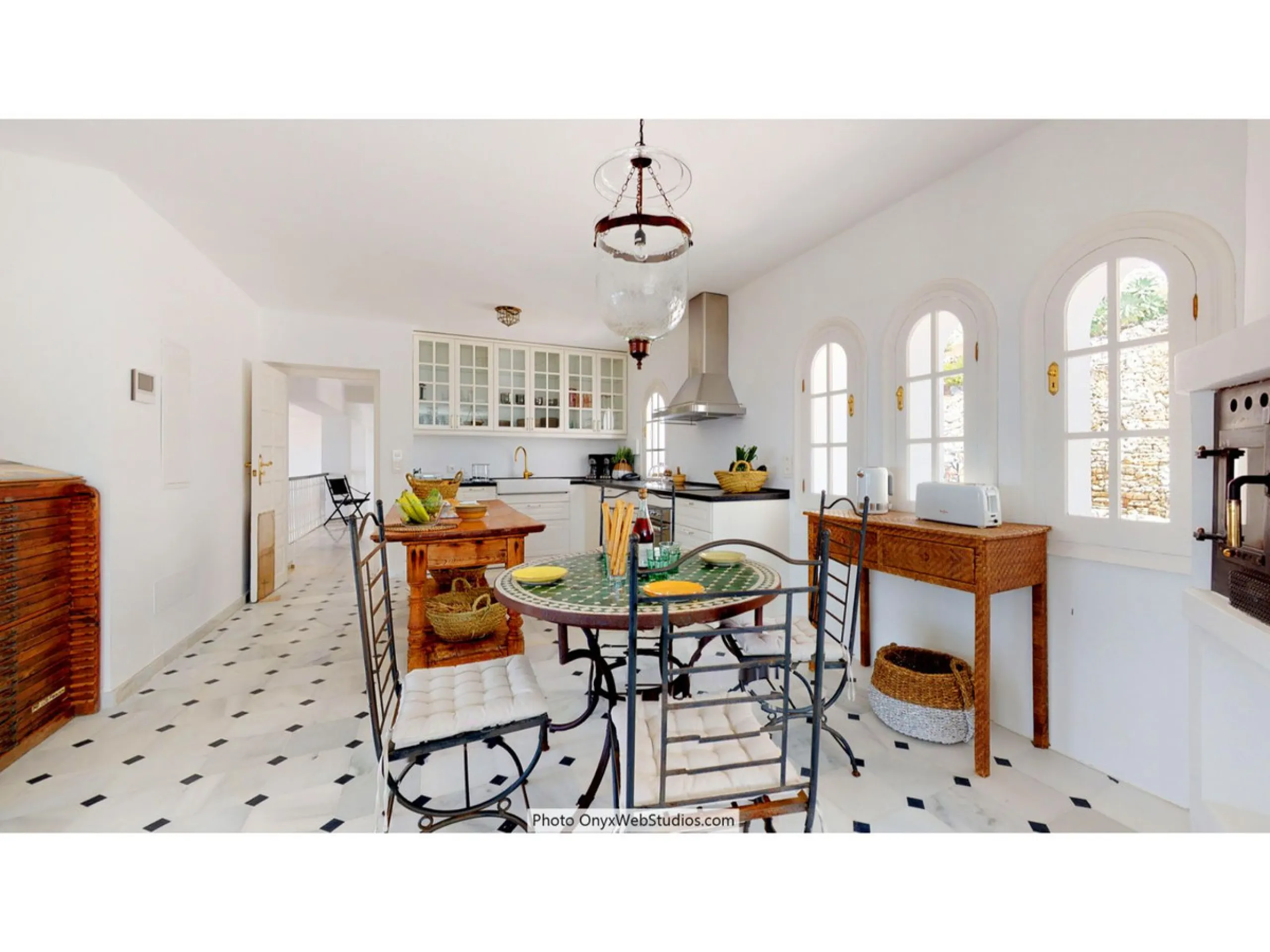 House - Detached Villa в продаже в Mijas, Málaga. В доме 9 спален и 8 ванных комнат. Площадь дома 1135 м². Площадь участка 6000 м²