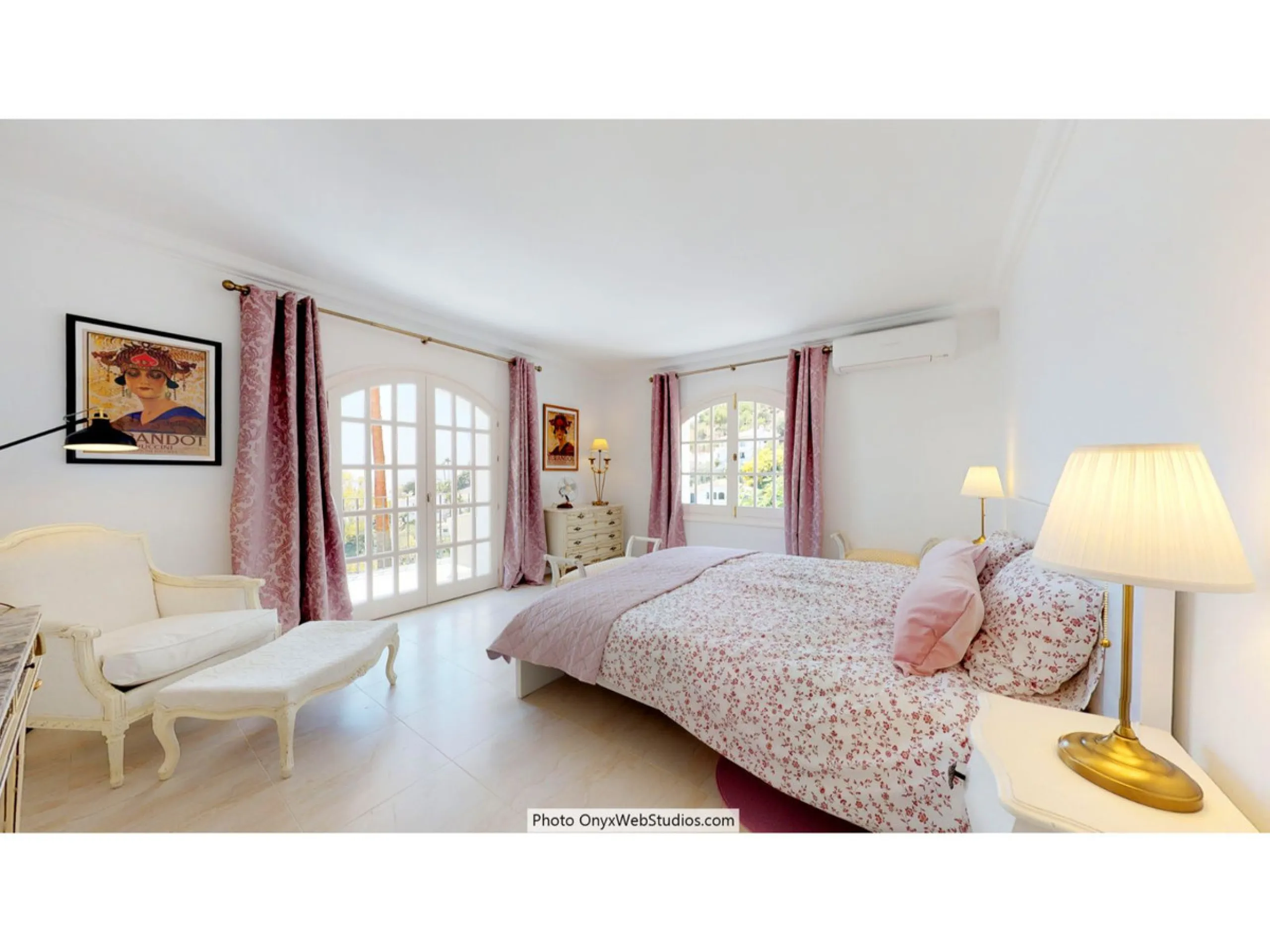 House - Detached Villa в продаже в Mijas, Málaga. В доме 9 спален и 8 ванных комнат. Площадь дома 1135 м². Площадь участка 6000 м²