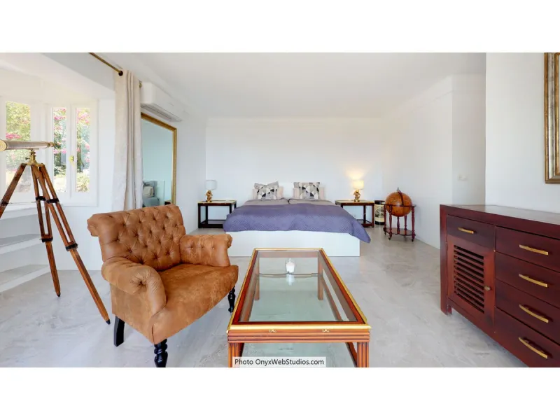 House - Detached Villa в продаже в Mijas, Málaga. В доме 9 спален и 8 ванных комнат. Площадь дома 1135 м². Площадь участка 6000 м²