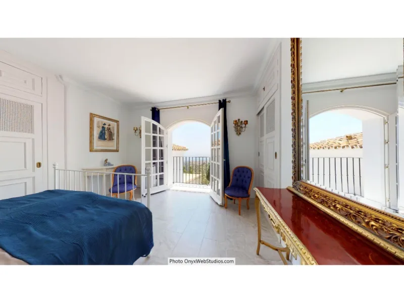 House - Detached Villa в продаже в Mijas, Málaga. В доме 9 спален и 8 ванных комнат. Площадь дома 1135 м². Площадь участка 6000 м²