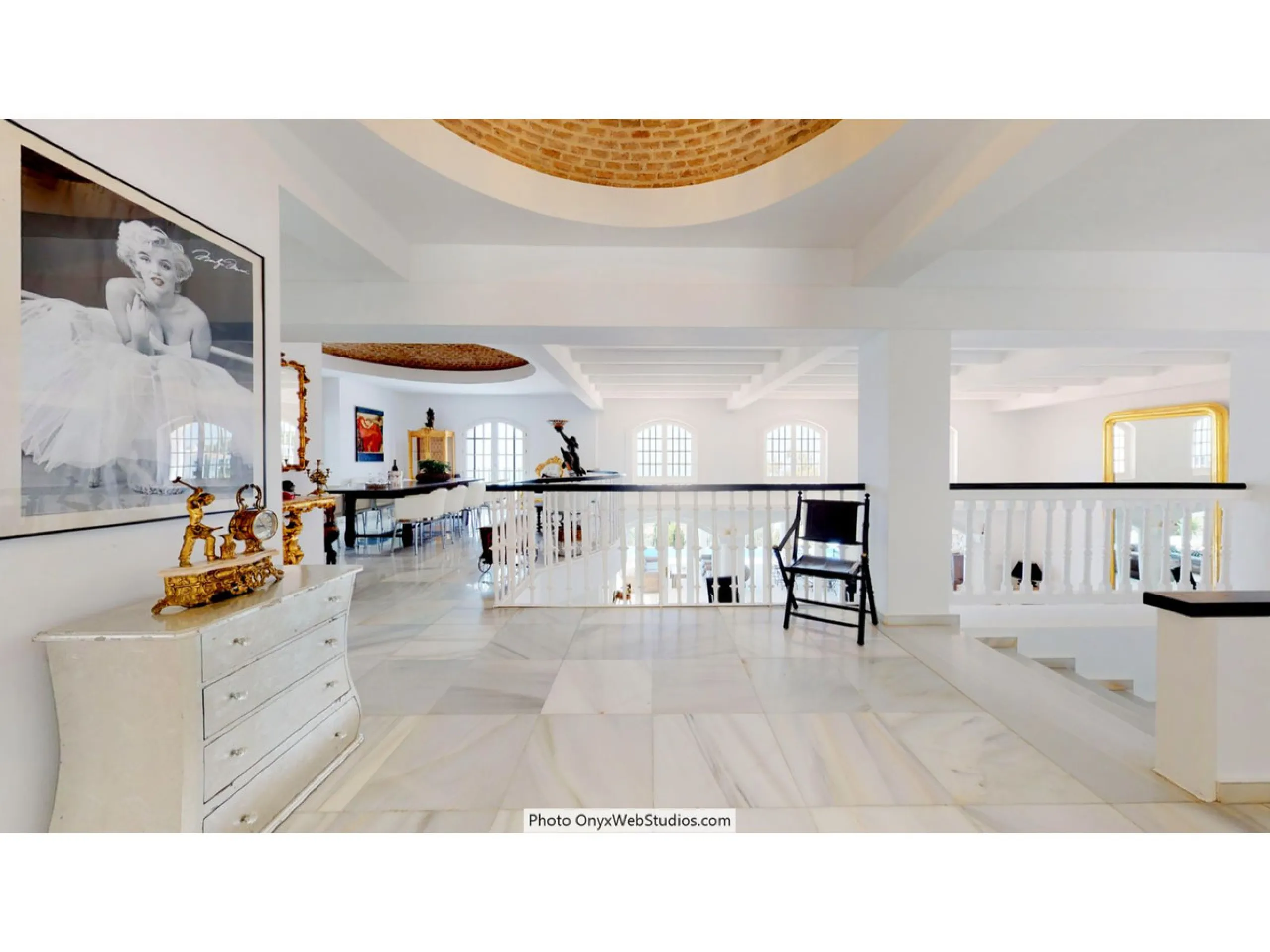 House - Detached Villa в продаже в Mijas, Málaga. В доме 9 спален и 8 ванных комнат. Площадь дома 1135 м². Площадь участка 6000 м²