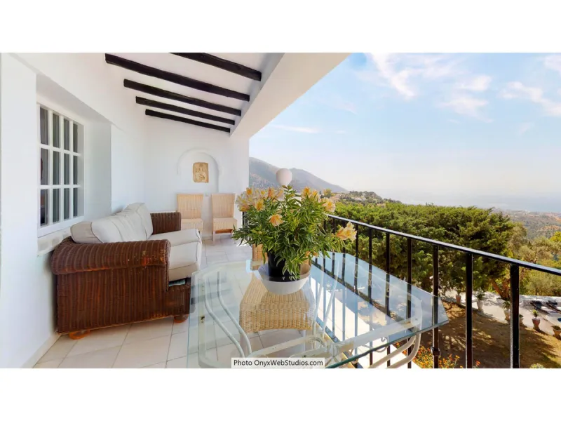 House - Detached Villa в продаже в Mijas, Málaga. В доме 9 спален и 8 ванных комнат. Площадь дома 1135 м². Площадь участка 6000 м²