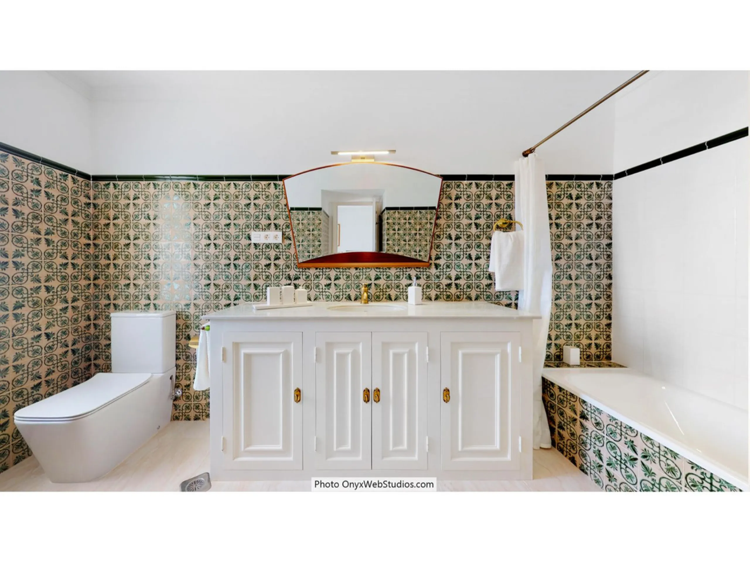 House - Detached Villa в продаже в Mijas, Málaga. В доме 9 спален и 8 ванных комнат. Площадь дома 1135 м². Площадь участка 6000 м²