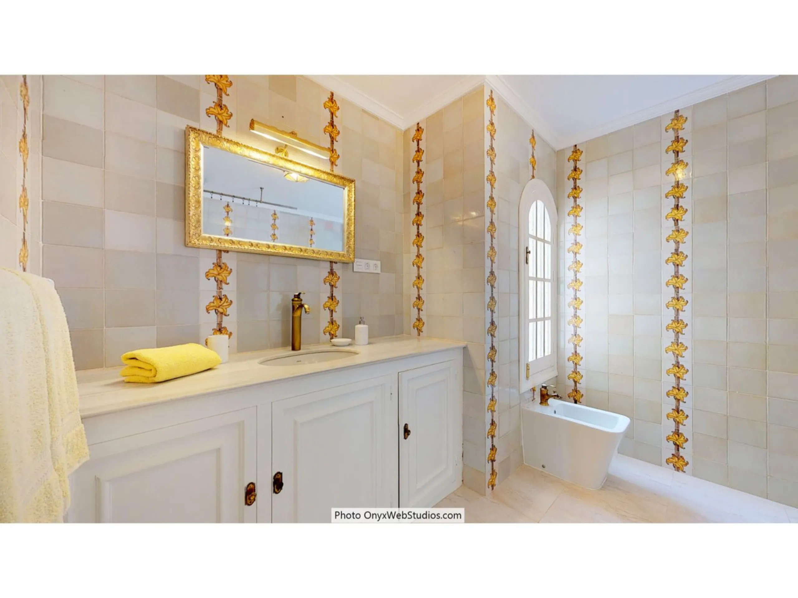 House - Detached Villa в продаже в Mijas, Málaga. В доме 9 спален и 8 ванных комнат. Площадь дома 1135 м². Площадь участка 6000 м²