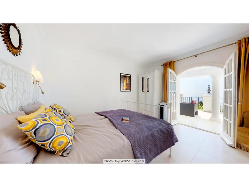 House - Detached Villa в продаже в Mijas, Málaga. В доме 9 спален и 8 ванных комнат. Площадь дома 1135 м². Площадь участка 6000 м²