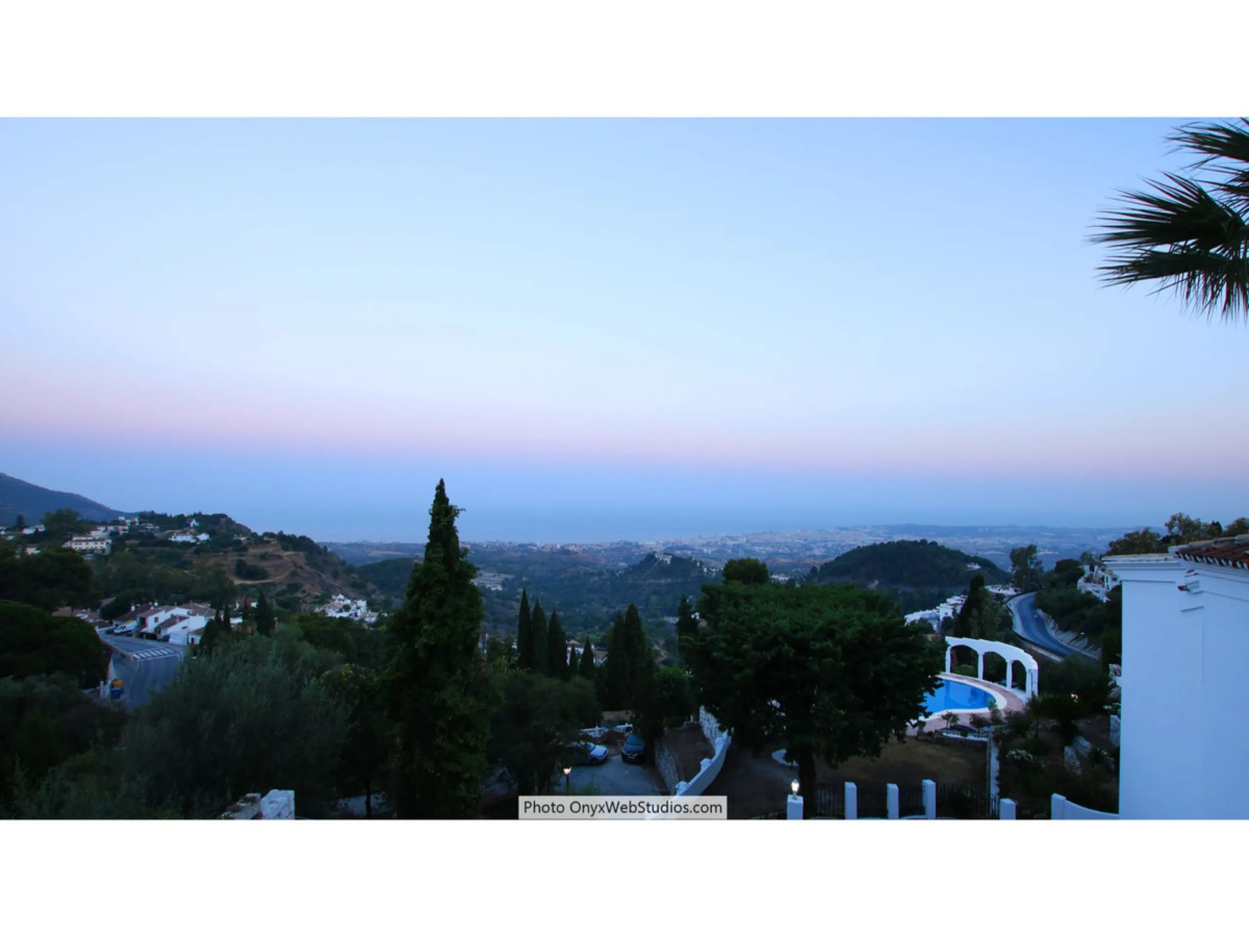 House - Detached Villa в продаже в Mijas, Málaga. В доме 9 спален и 8 ванных комнат. Площадь дома 1135 м². Площадь участка 6000 м²