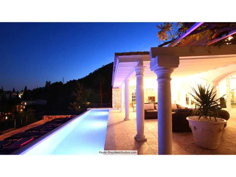 House - Detached Villa в продаже в Mijas, Málaga. В доме 9 спален и 8 ванных комнат. Площадь дома 1135 м². Площадь участка 6000 м²