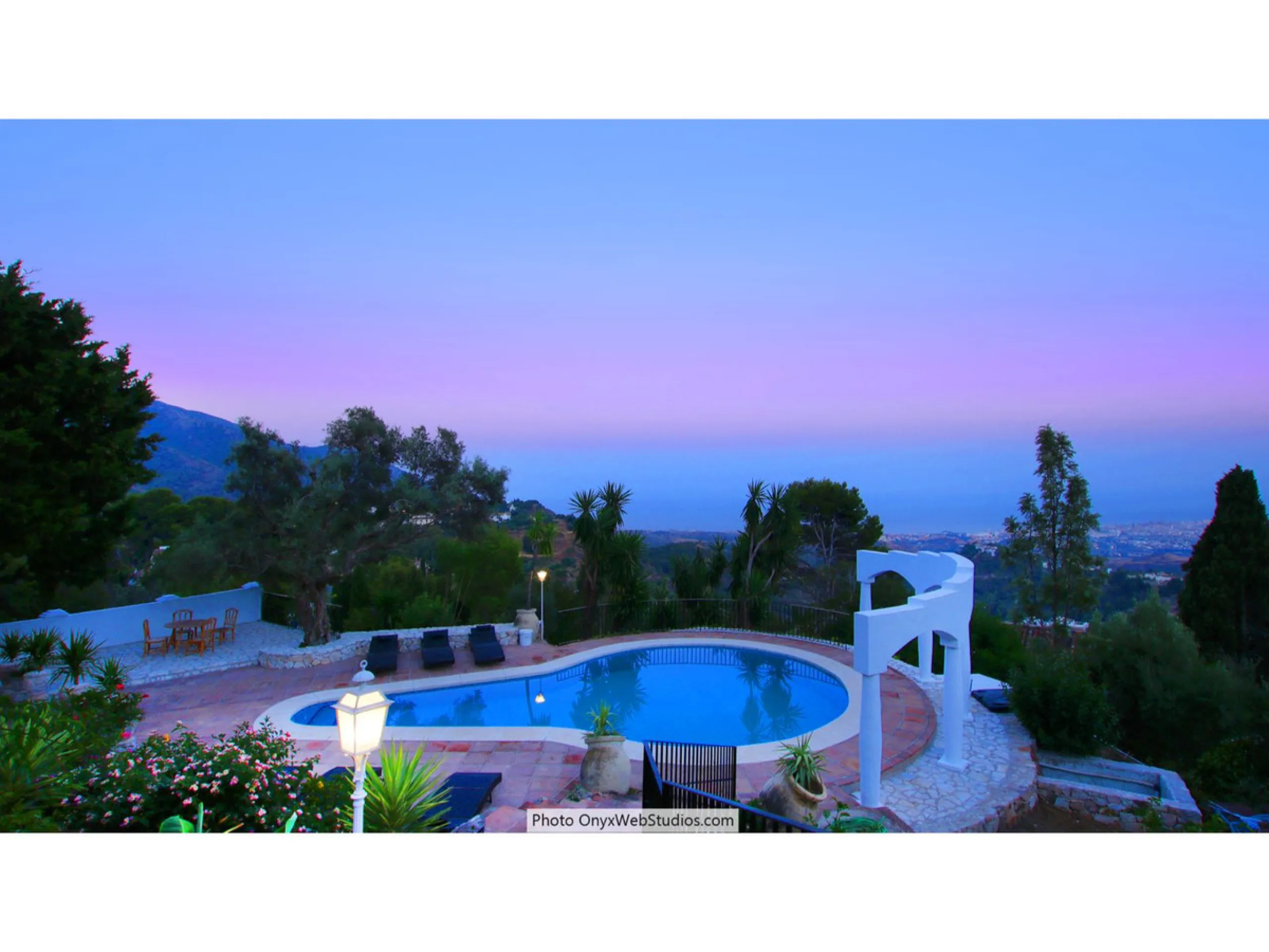 House - Detached Villa в продаже в Mijas, Málaga. В доме 9 спален и 8 ванных комнат. Площадь дома 1135 м². Площадь участка 6000 м²