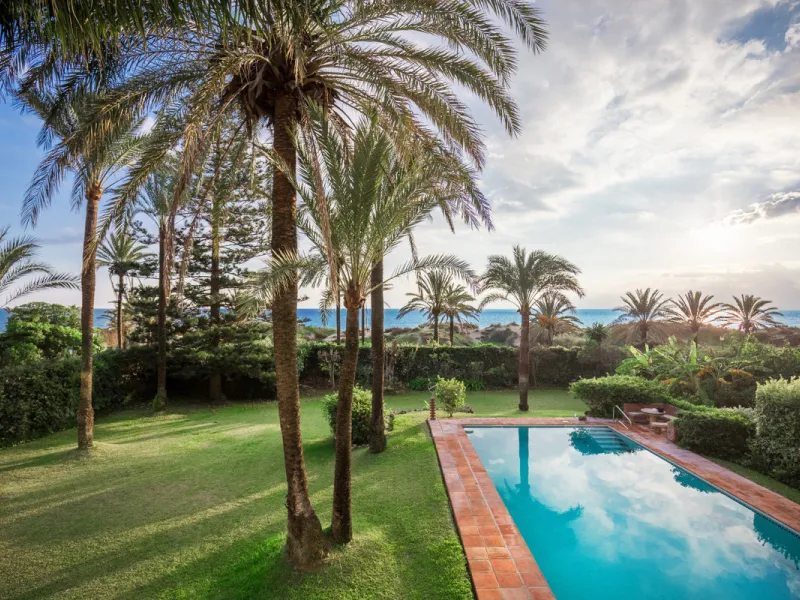 Fantastic opportunity to purchase such a house in this unique location. Frontline beach in los monteros . An absolutely stunning plot  in a fantastic beach location.