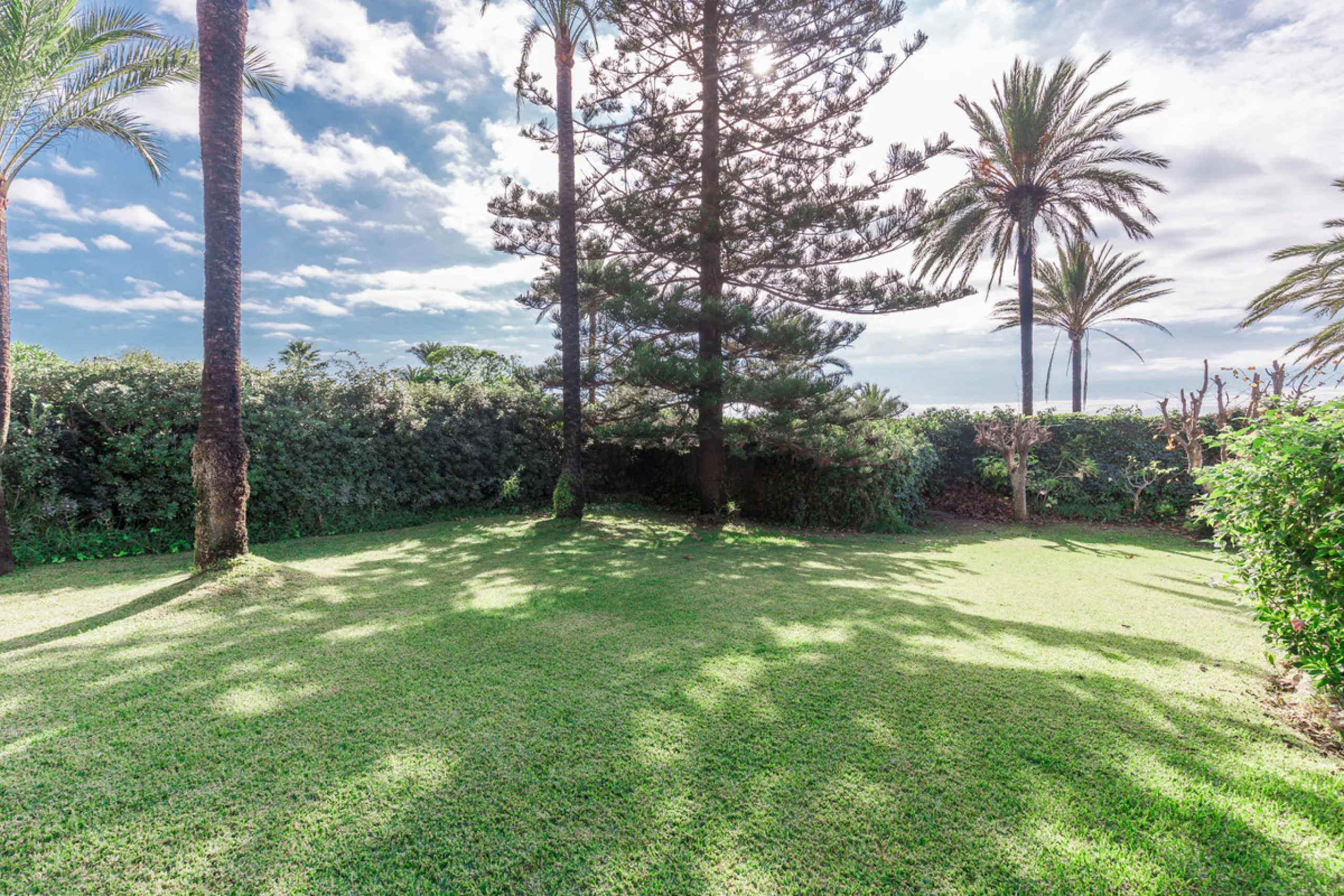 Fantastic opportunity to purchase such a house in this unique location. Frontline beach in los monteros . An absolutely stunning plot  in a fantastic beach location.
