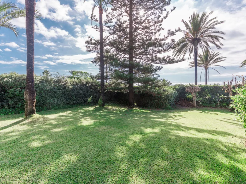 Fantastic opportunity to purchase such a house in this unique location. Frontline beach in los monteros . An absolutely stunning plot  in a fantastic beach location.