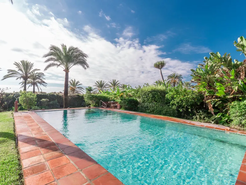Fantastic opportunity to purchase such a house in this unique location. Frontline beach in los monteros . An absolutely stunning plot  in a fantastic beach location.