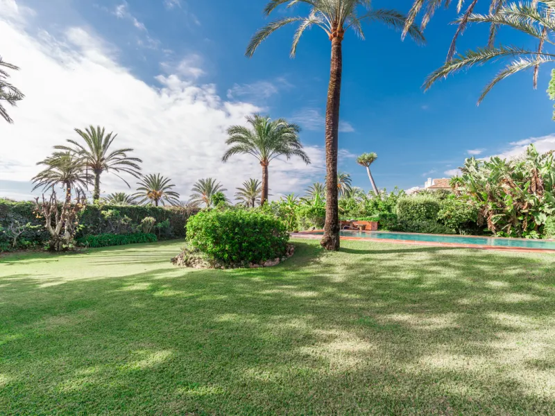 Fantastic opportunity to purchase such a house in this unique location. Frontline beach in los monteros . An absolutely stunning plot  in a fantastic beach location.