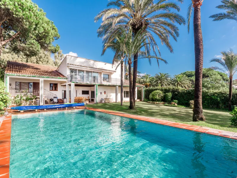 Fantastic opportunity to purchase such a house in this unique location. Frontline beach in los monteros . An absolutely stunning plot  in a fantastic beach location.