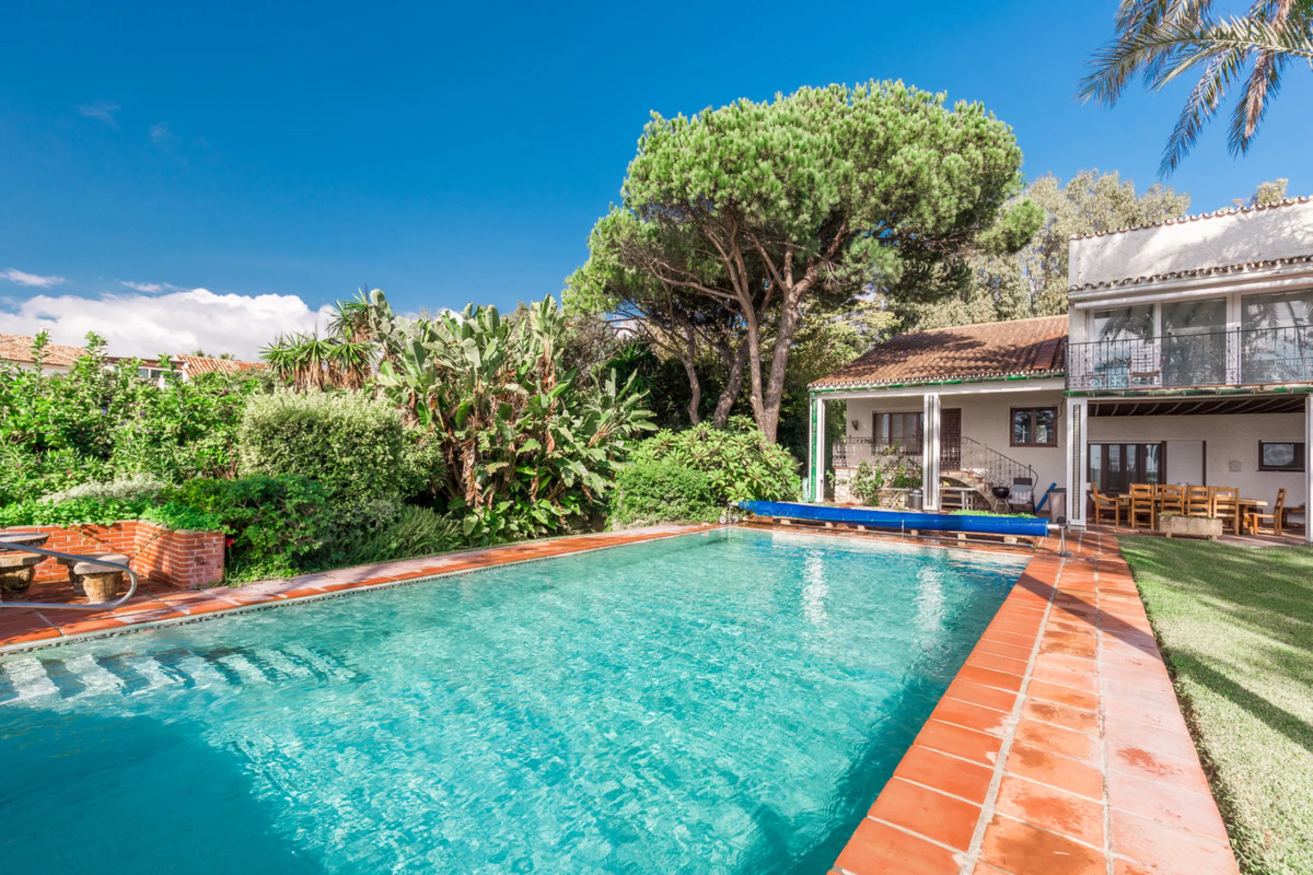 Fantastic opportunity to purchase such a house in this unique location. Frontline beach in los monteros . An absolutely stunning plot  in a fantastic beach location.