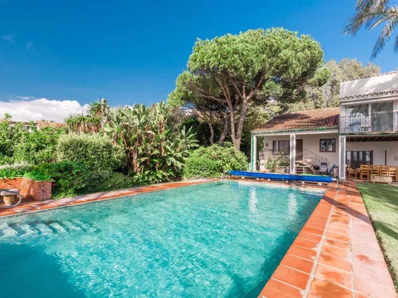 Fantastic opportunity to purchase such a house in this unique location. Frontline beach in los monteros . An absolutely stunning plot  in a fantastic beach location.