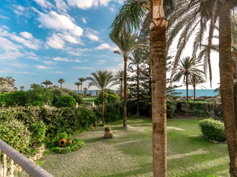 Fantastic opportunity to purchase such a house in this unique location. Frontline beach in los monteros . An absolutely stunning plot  in a fantastic beach location.