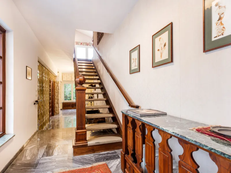 Fantastic opportunity to purchase such a house in this unique location. Frontline beach in los monteros . An absolutely stunning plot  in a fantastic beach location.