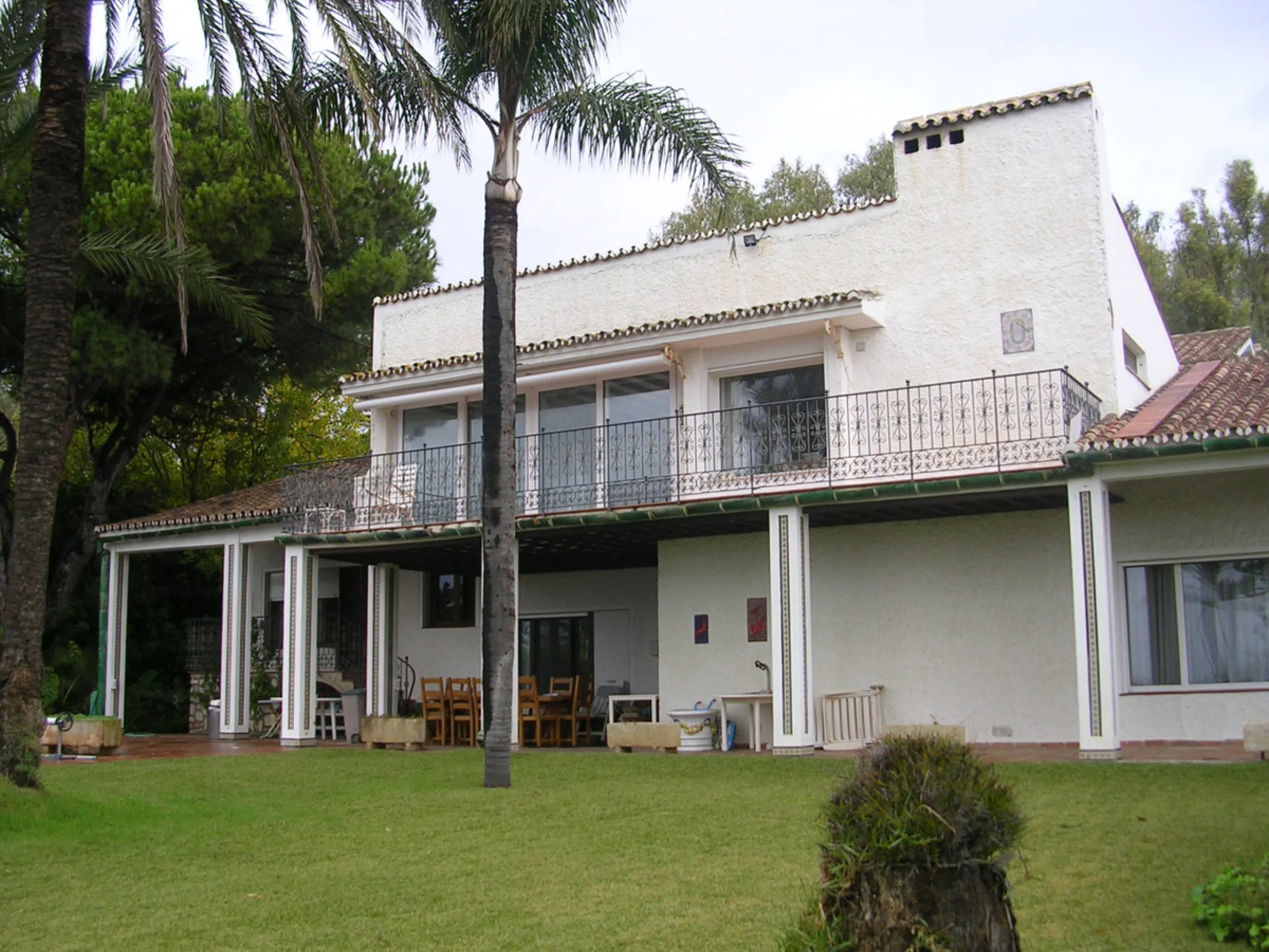 Fantastic opportunity to purchase such a house in this unique location. Frontline beach in los monteros . An absolutely stunning plot  in a fantastic beach location.