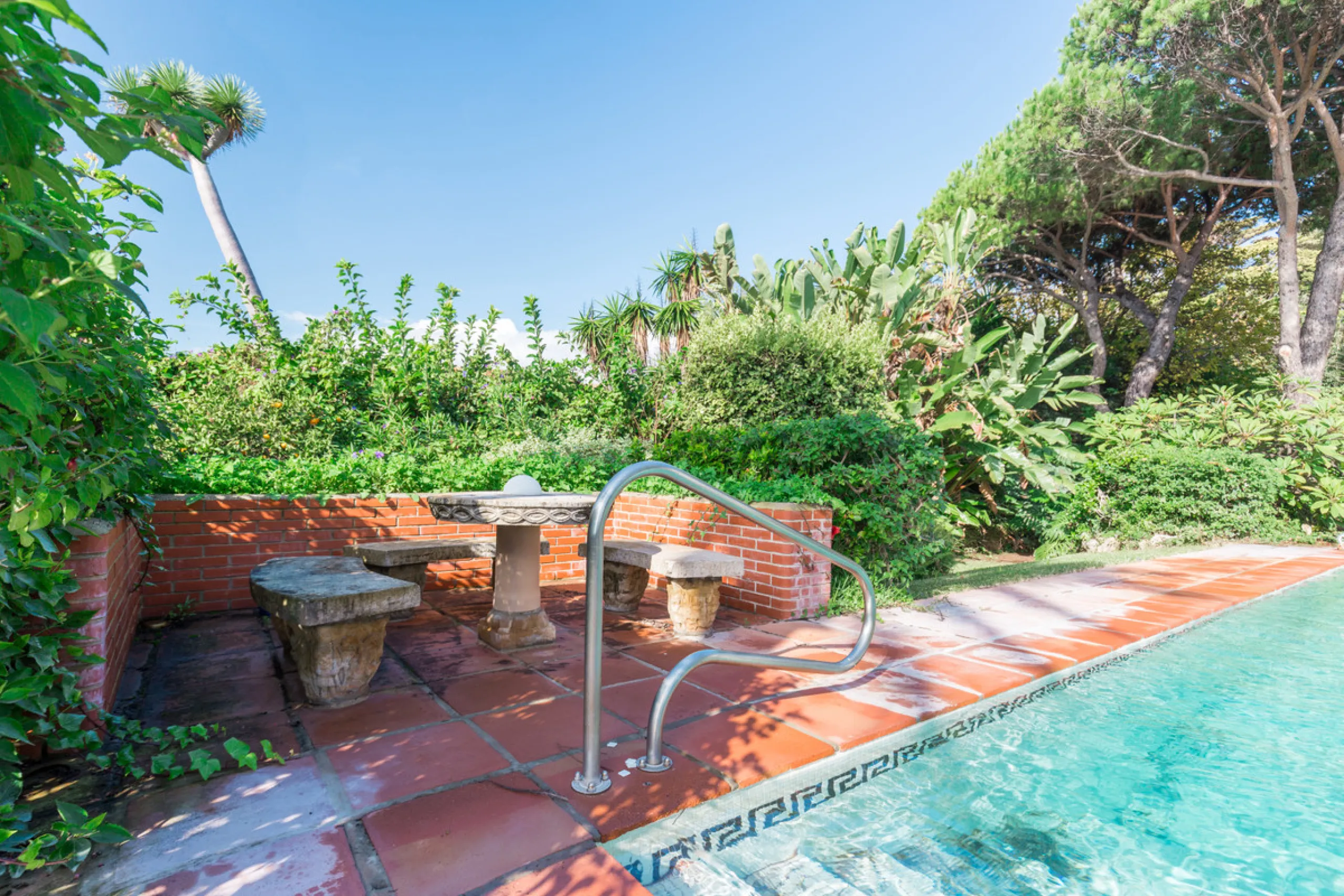 Fantastic opportunity to purchase such a house in this unique location. Frontline beach in los monteros . An absolutely stunning plot  in a fantastic beach location.