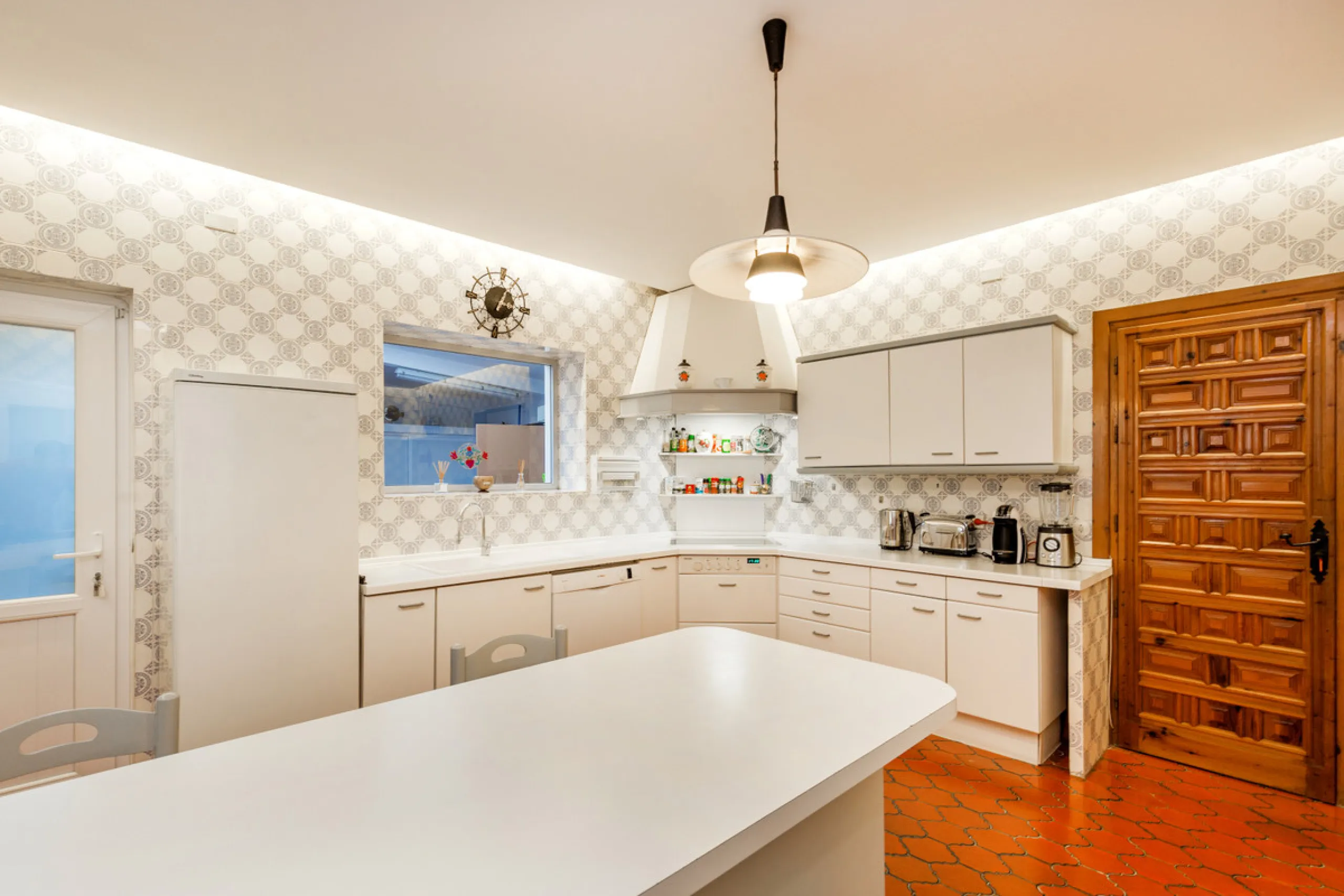 Fantastic opportunity to purchase such a house in this unique location. Frontline beach in los monteros . An absolutely stunning plot  in a fantastic beach location.