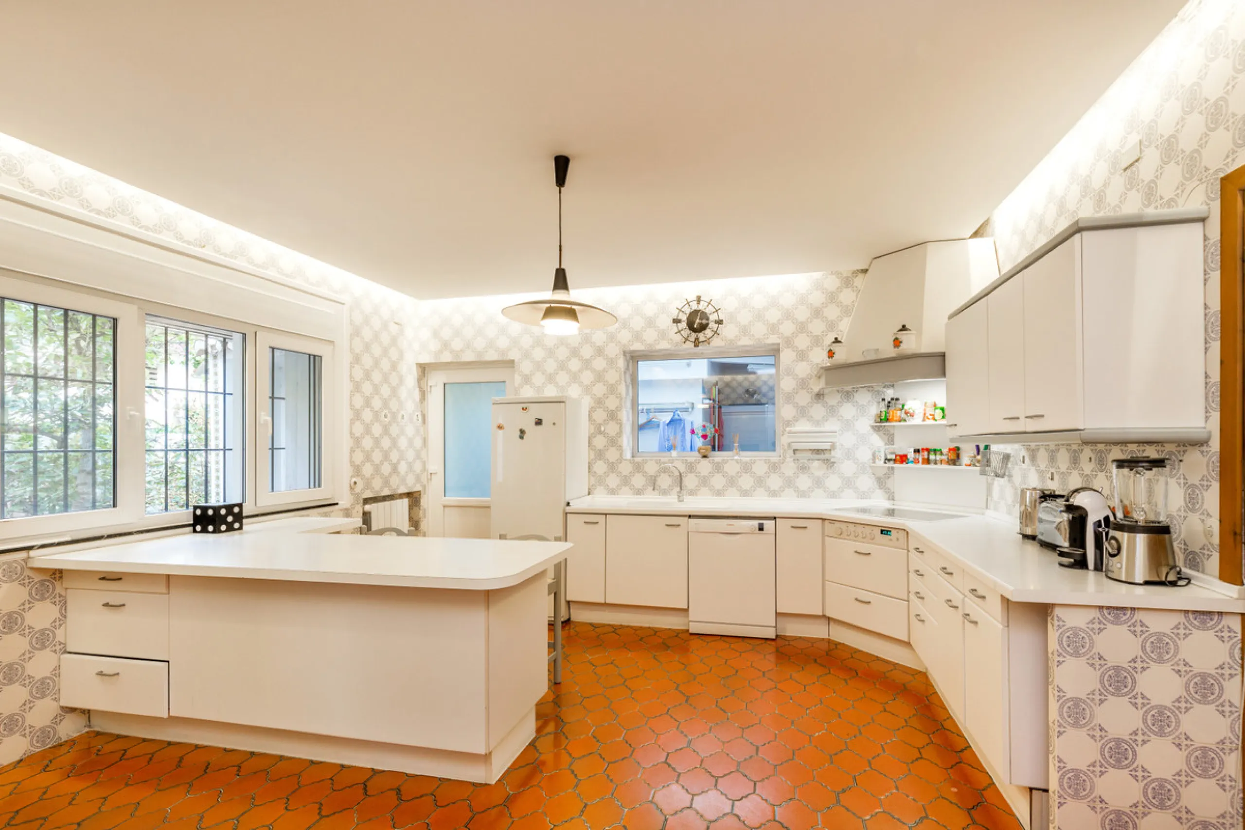 Fantastic opportunity to purchase such a house in this unique location. Frontline beach in los monteros . An absolutely stunning plot  in a fantastic beach location.