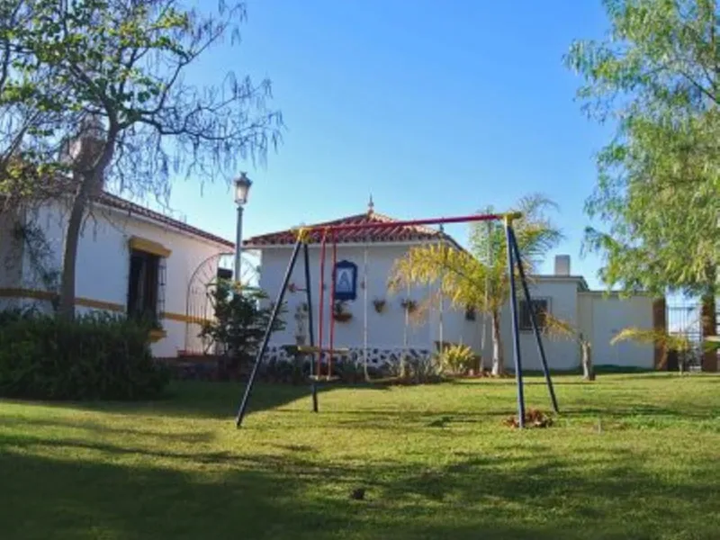 Andalusian Villa located on a plot of 12,000 square meters. With a 3000 m2 garden, mature with some trees over 100 years old, close to schools and shops, with easy access to the highway and close to Malaga airport.