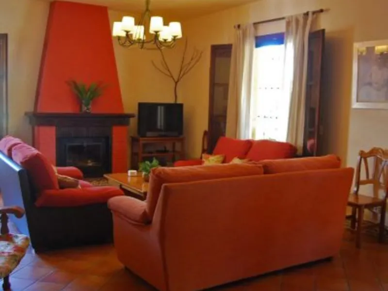 Andalusian Villa located on a plot of 12,000 square meters. With a 3000 m2 garden, mature with some trees over 100 years old, close to schools and shops, with easy access to the highway and close to Malaga airport.