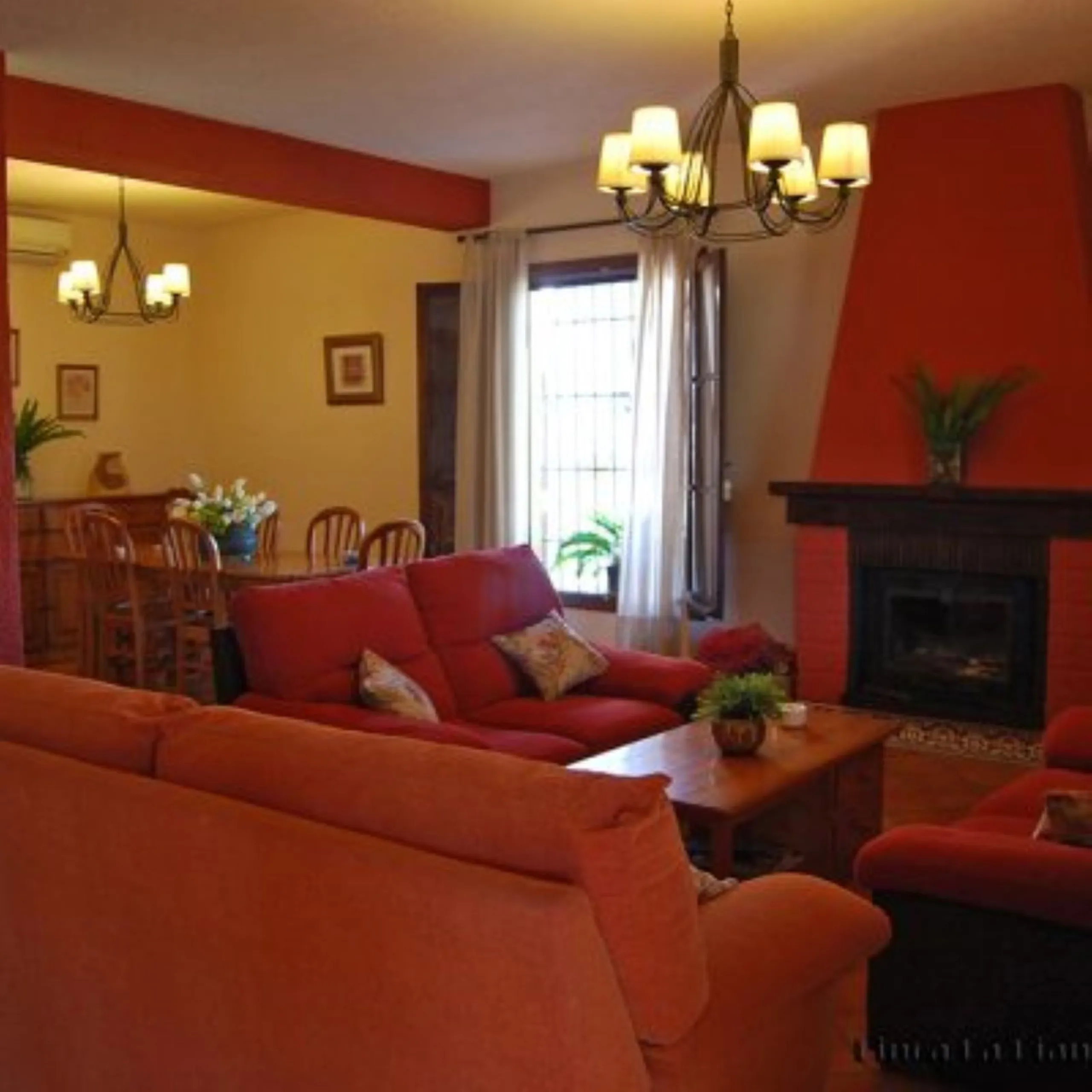 Andalusian Villa located on a plot of 12,000 square meters. With a 3000 m2 garden, mature with some trees over 100 years old, close to schools and shops, with easy access to the highway and close to Malaga airport.