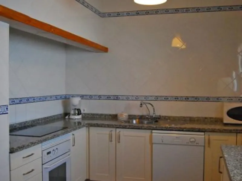 Andalusian Villa located on a plot of 12,000 square meters. With a 3000 m2 garden, mature with some trees over 100 years old, close to schools and shops, with easy access to the highway and close to Malaga airport.