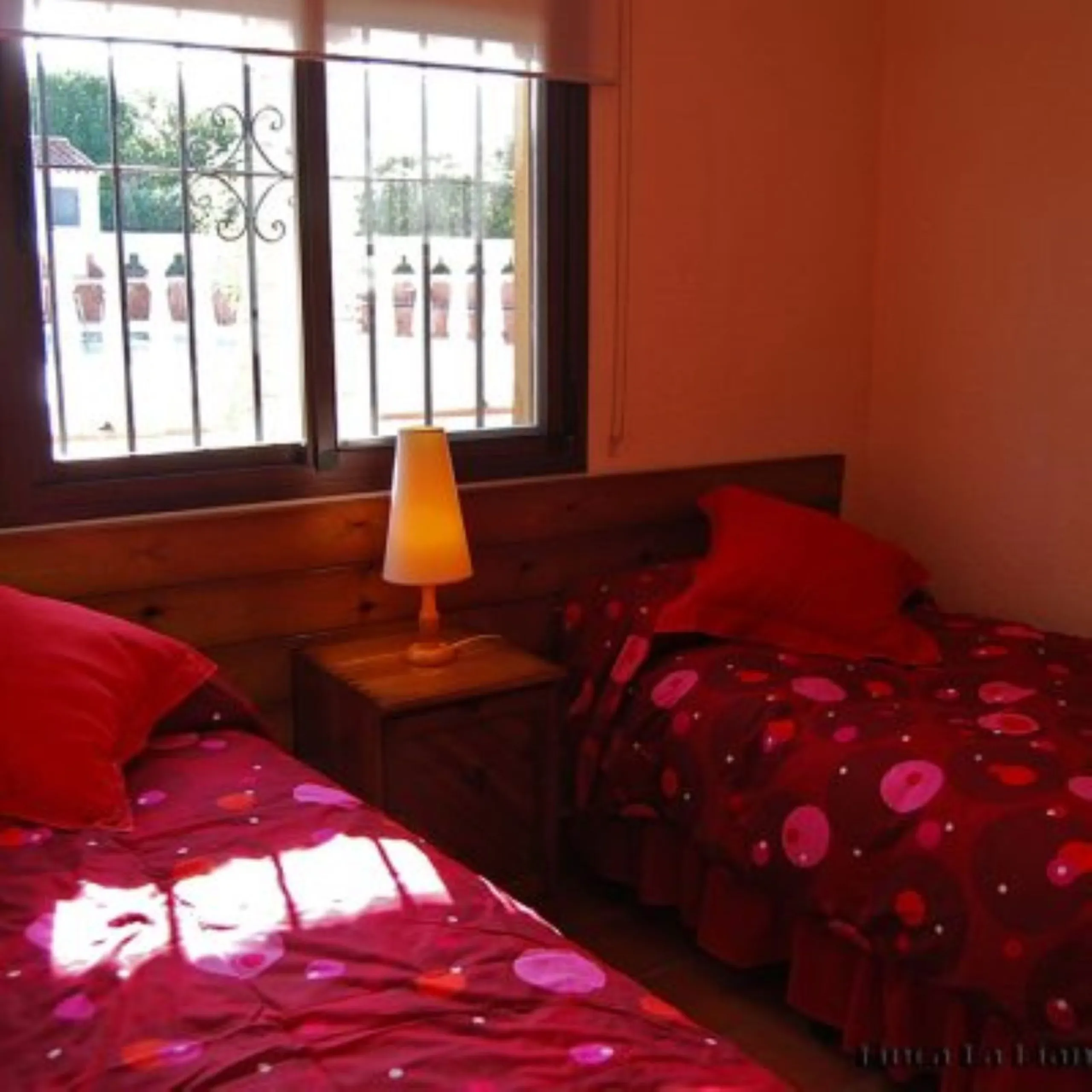 Andalusian Villa located on a plot of 12,000 square meters. With a 3000 m2 garden, mature with some trees over 100 years old, close to schools and shops, with easy access to the highway and close to Malaga airport.